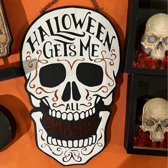 Halloween Skull Wall Decor Set - Black and White - Picture 7 of 9